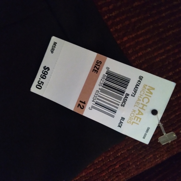 Short black skirt - Picture 3 of 3